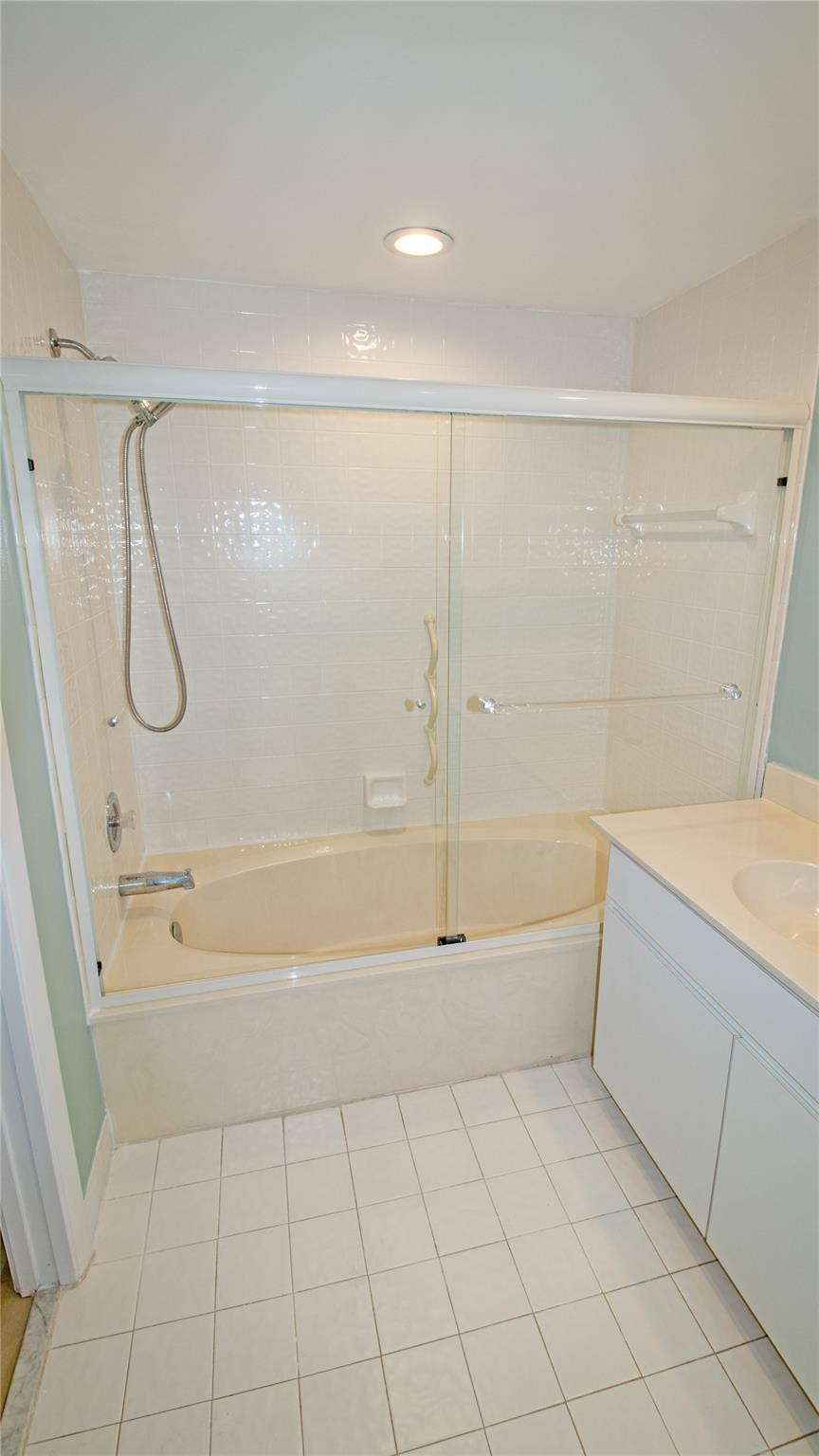 221 Northeast Plantation Road, Unit 213 Stuart, FL 34996 - Photo 17 of 33 Photo 17