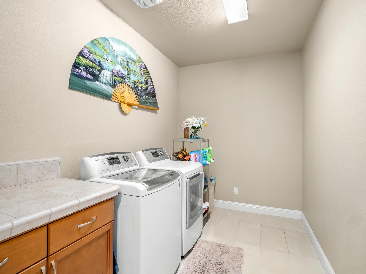 2127 Chennault Avenue Clovis, CA 93611 - Photo 20 of 49 a utility room with dryer and washer
