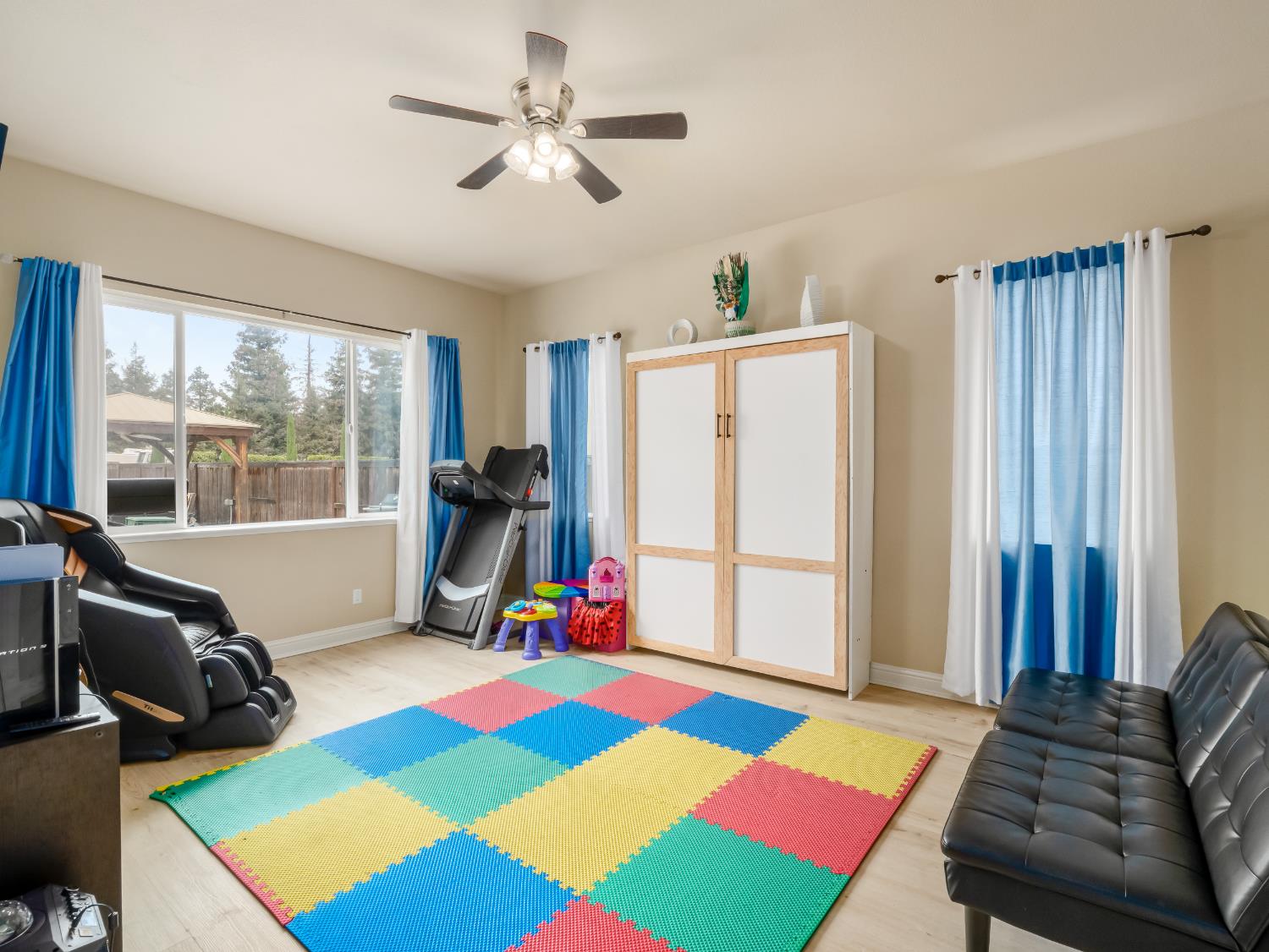 2127 Chennault Avenue Clovis, CA 93611 - Photo 24 of 49 a room with furniture and a rug