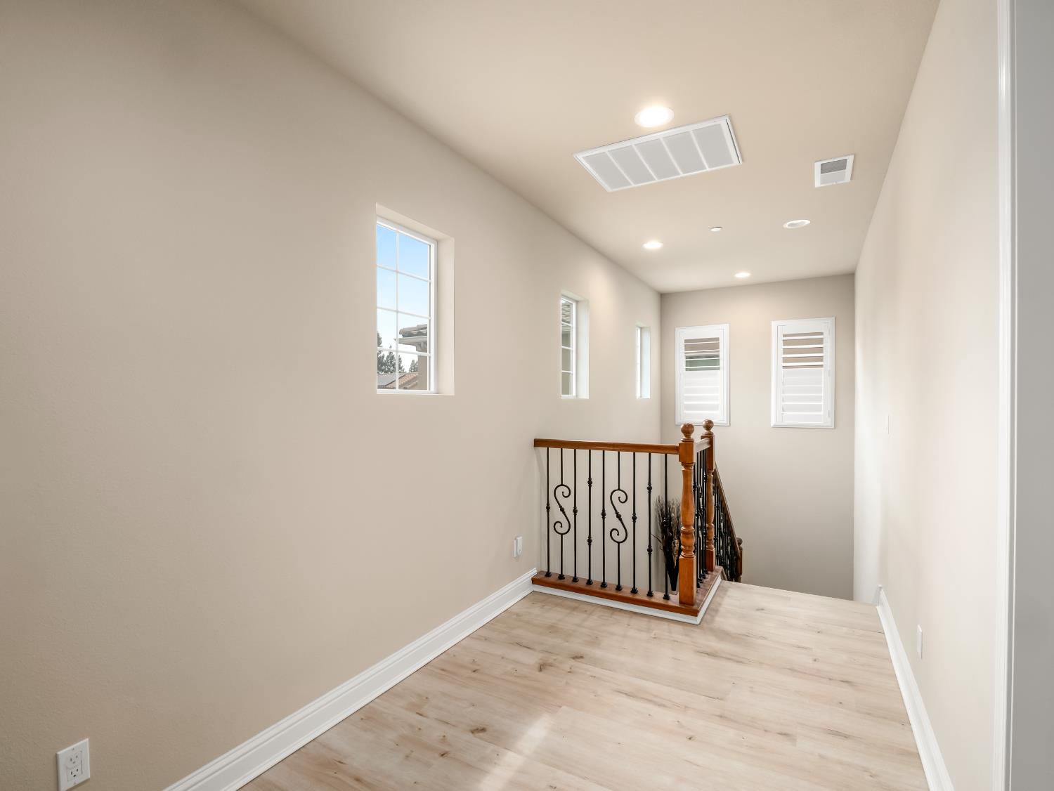 2127 Chennault Avenue Clovis, CA 93611 - Photo 26 of 49 an empty room with windows