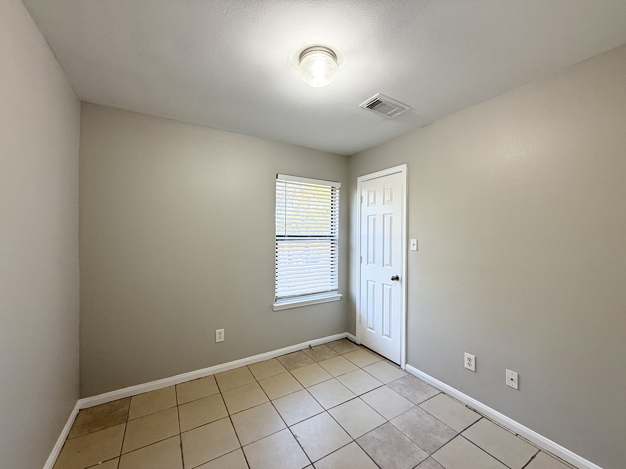 3032 La Estancia Lane Houston, TX 77093 - Photo 18 of 30 an empty room with windows