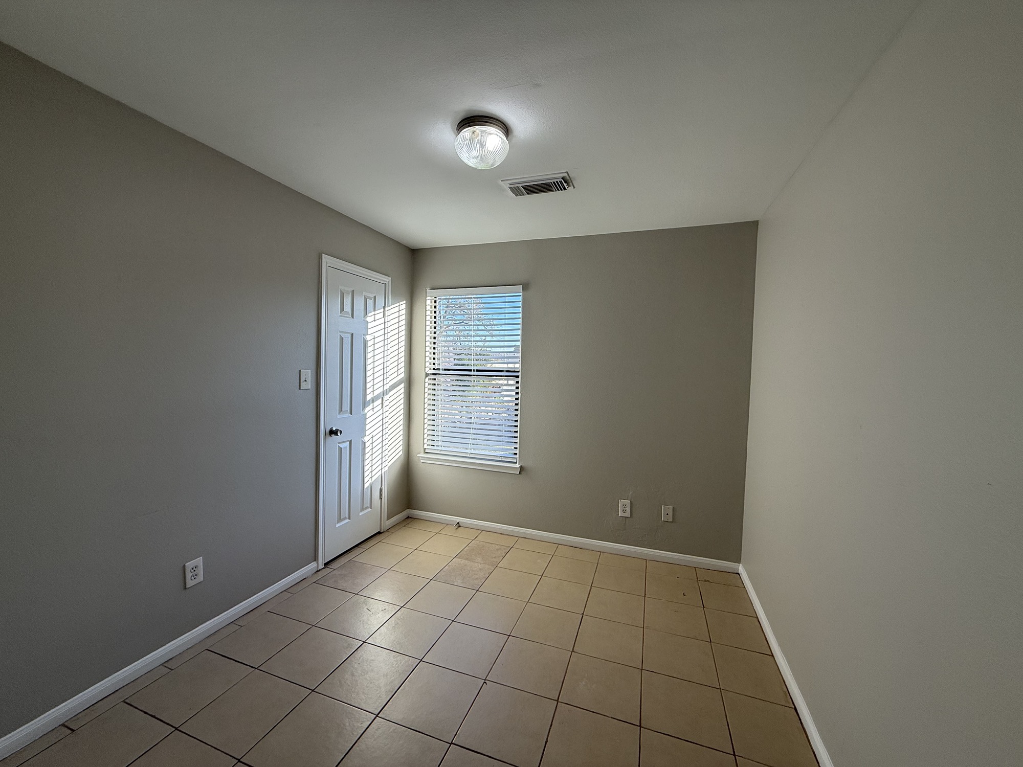 3032 La Estancia Lane Houston, TX 77093 - Photo 23 of 30 a view of an empty room and window