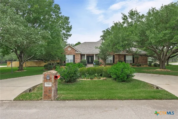 $530,000 | 900 Salado Oaks Drive, Salado, TX 76571