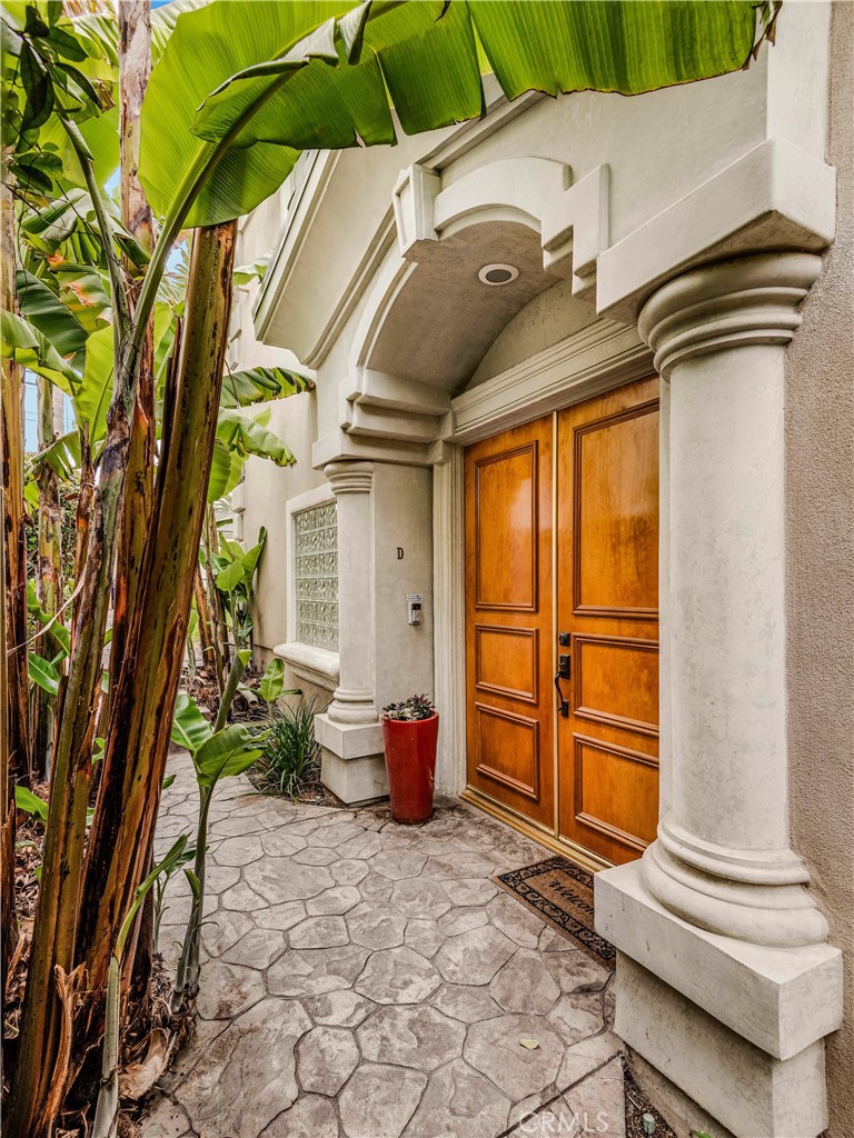 520 Esplanade, Unit D Redondo Beach, CA 90277 - Photo 3 of 24 a view of outdoor space and porch