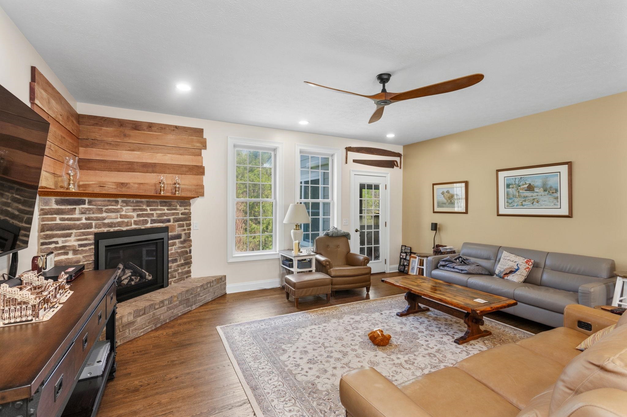 131 Rural Drive Mount Solon, VA 22843 - Photo 5 of 43 Living Room
