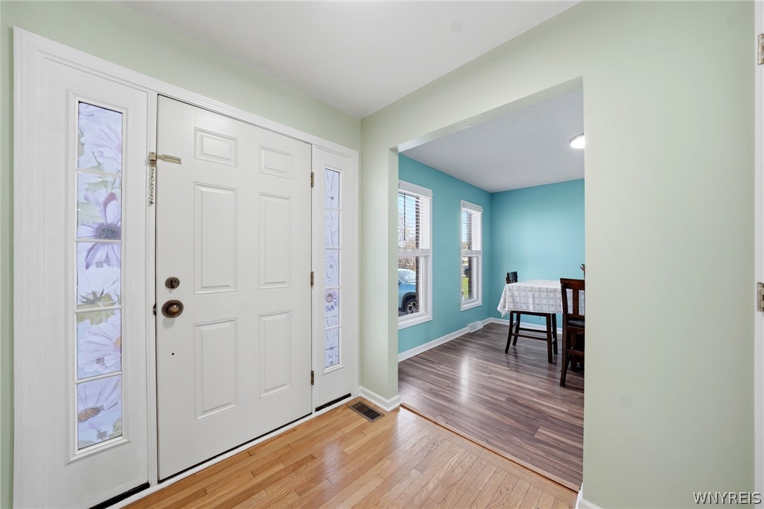 45 Summerfield Drive Lancaster, NY 14086 - Photo 4 of 50