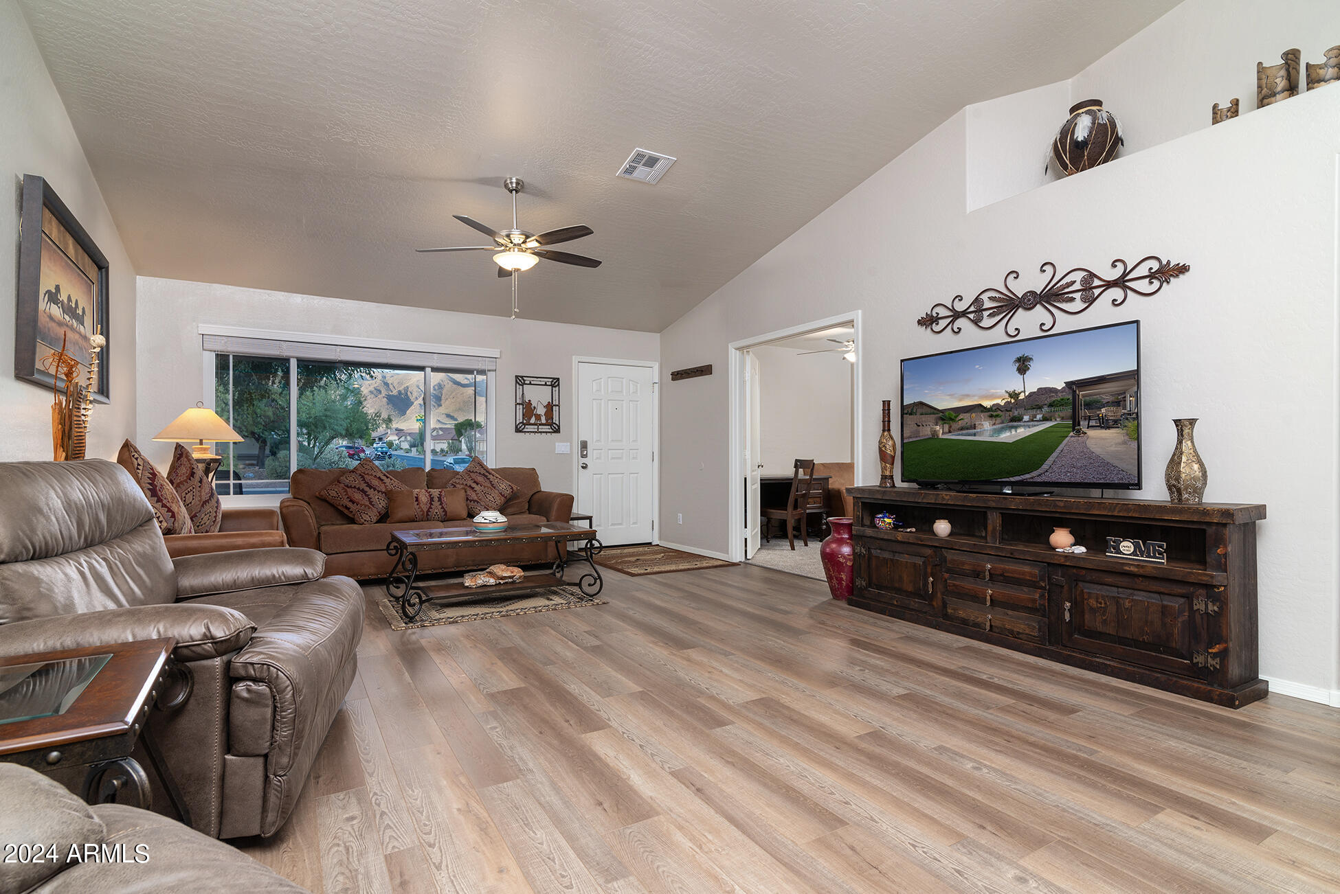 10345 East Rimrock Loop Gold Canyon, AZ 85118 - Photo 13 of 39 Large great room Vaulted ceilings.