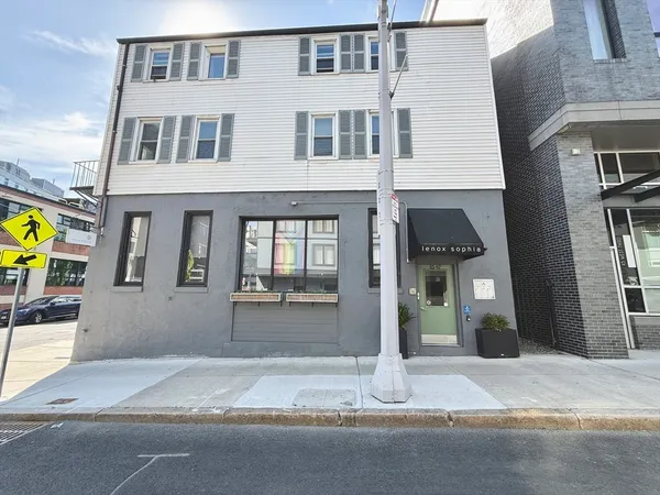 $2,400 | 85 A Street, Unit 3, Boston, MA 02127