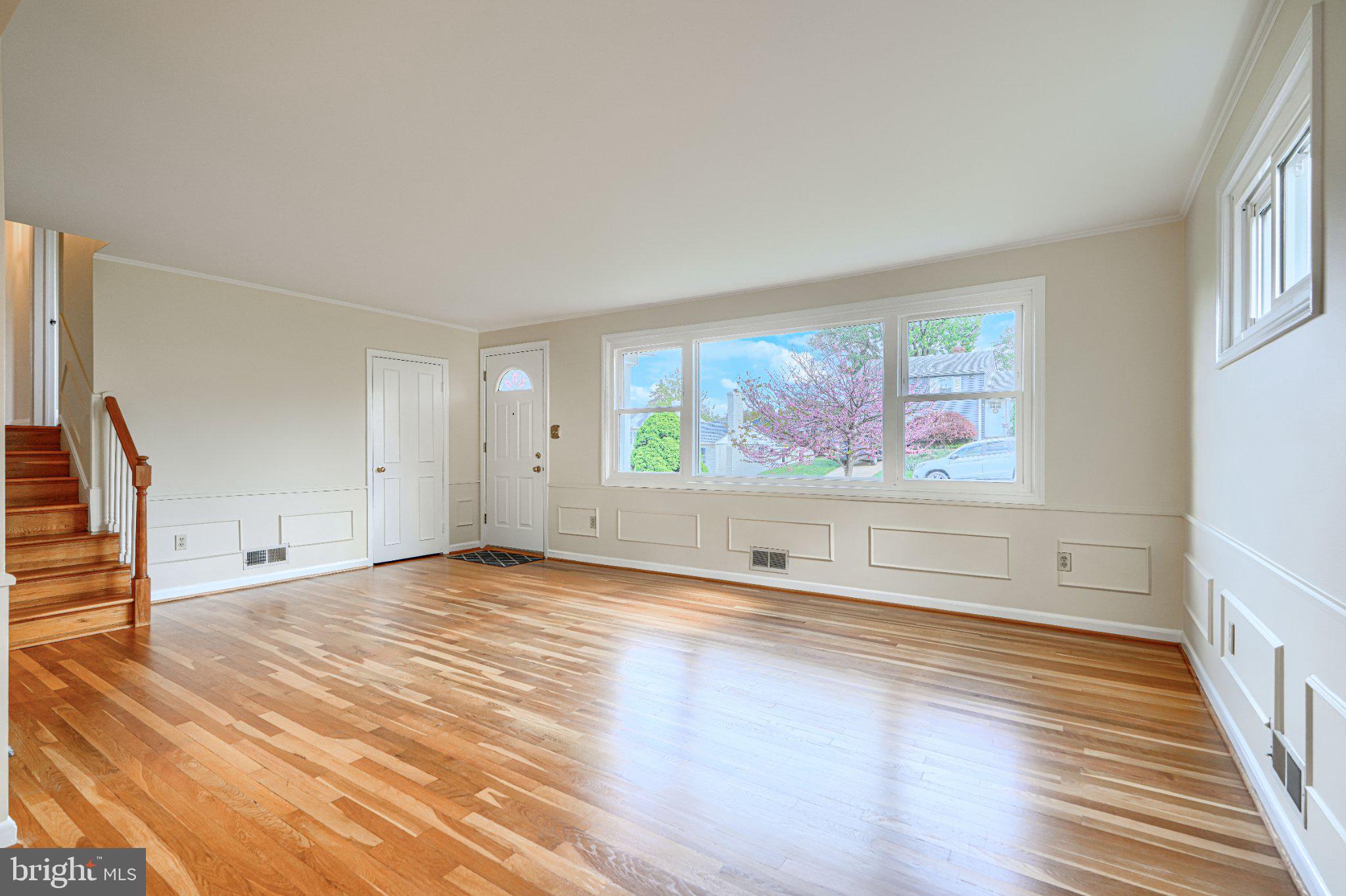 8 Felton Road Lutherville-Timonium, MD 21093 - Photo 8 of 42 Bright and airy entryway awaits you.
