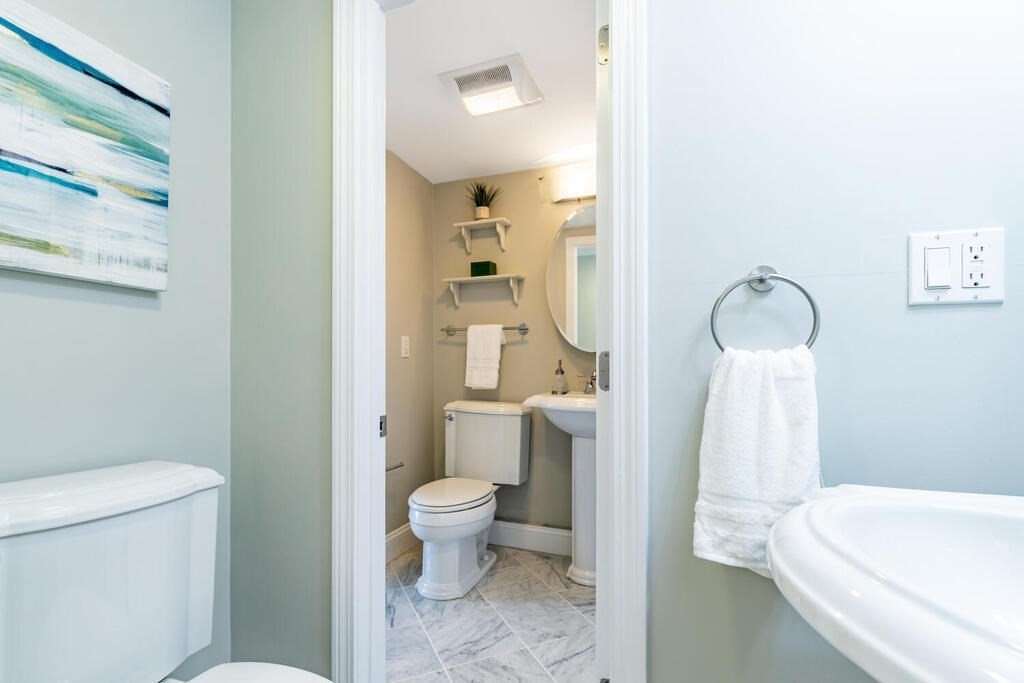 345 Harvard Street, Unit 3C Cambridge, MA 02138 - Photo 17 of 21 a bathroom with a sink toilet and shower