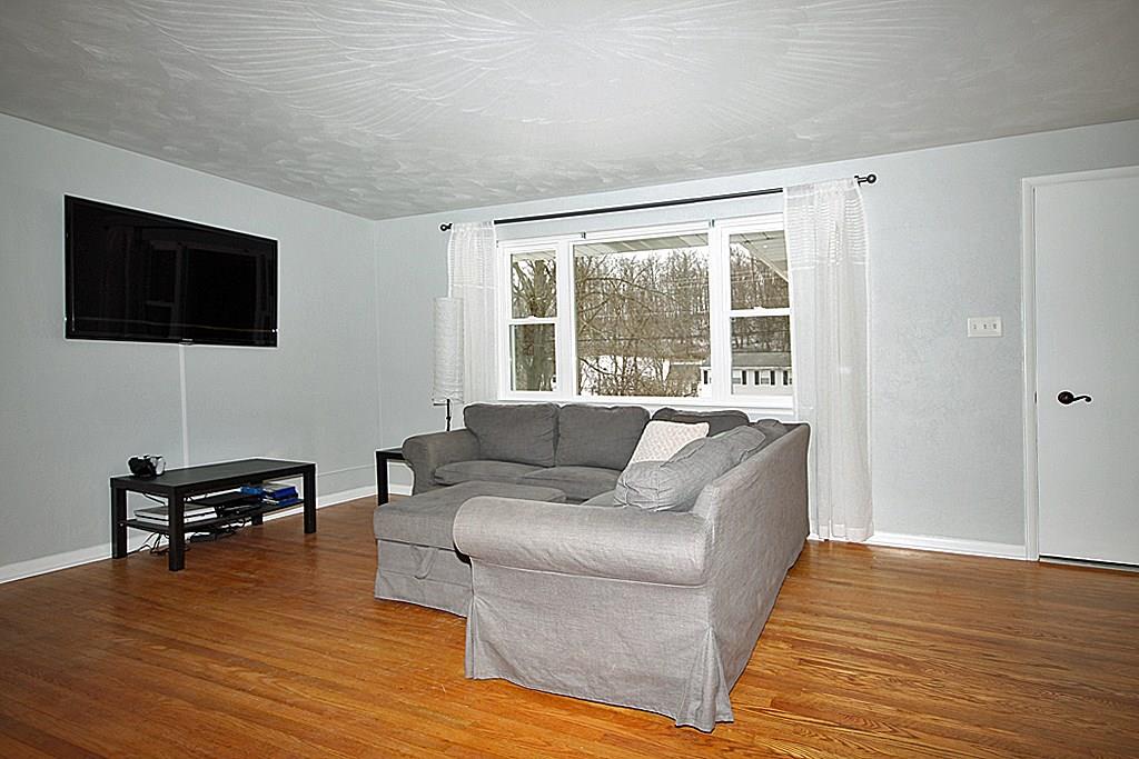 184 Bebout Road Venetia, PA 15367 - Photo 11 of 20 Lots of natural light in the home!