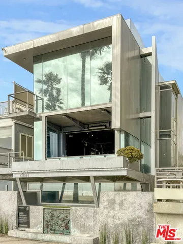 a picture of city view