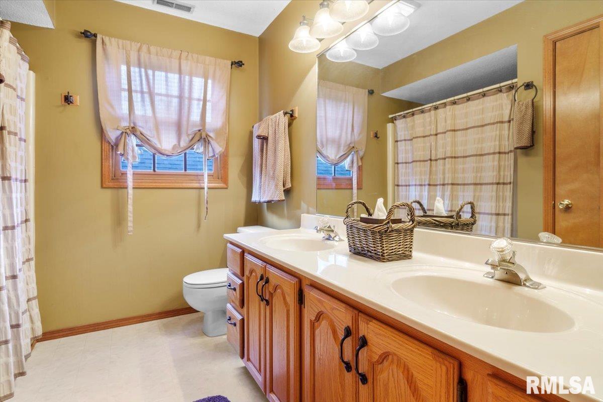 1016 Community Drive Springfield, IL 62703 - Photo 33 of 45