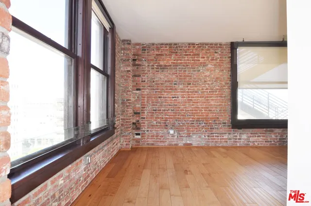 $2,400 | 460 South Spring Street, Unit 701, Los Angeles, CA 90013