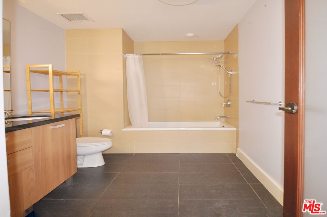 460 South Spring Street, Unit 701 Los Angeles, CA 90013 - Photo 18 of 31 a bathroom with a toilet and shower