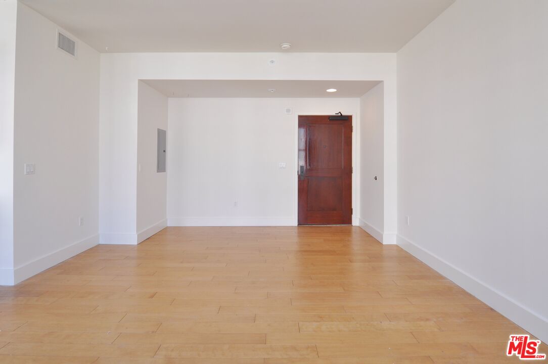 460 South Spring Street, Unit 701 Los Angeles, CA 90013 - Photo 8 of 31 a view of an empty room with wooden floor