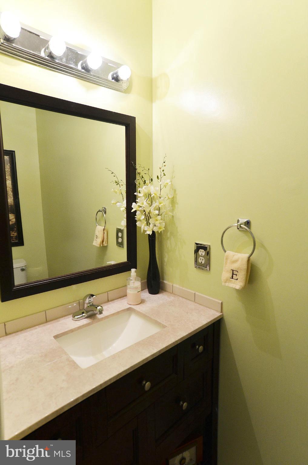 817 Potomac Ridge Court Sterling, VA 20164 - Photo 18 of 29 Bath