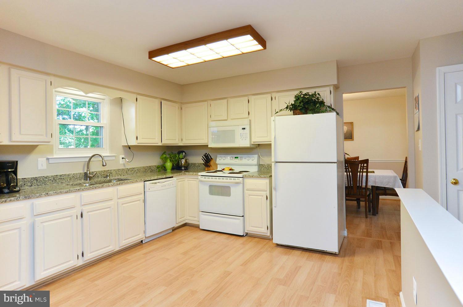 817 Potomac Ridge Court Sterling, VA 20164 - Photo 6 of 29 Kitchen