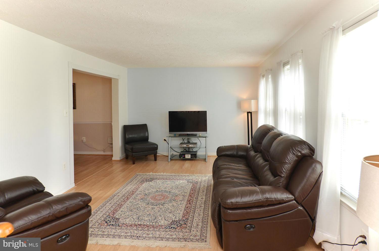 817 Potomac Ridge Court Sterling, VA 20164 - Photo 9 of 29 Family Room