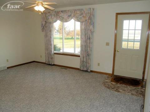 10766 Henderson Road Corunna, MI 48817 - Photo 6 of 14 20234656-5.JPG
