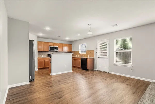 $2,300 | 18710 Cinnamon Ash Court, Cypress, TX 77433