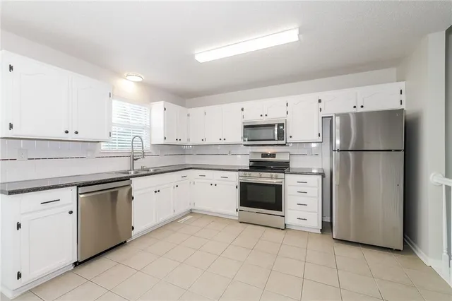 $2,425 | 421 Hamilton Lane, Grain Valley, MO 64029