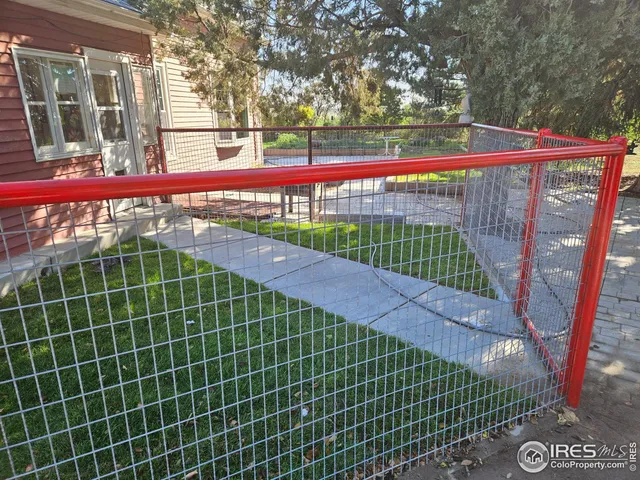 a view of a tennis court