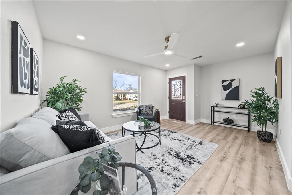 11630 Rupley Lane Dallas, TX 75218 - Photo 3 of 30 a living room with furniture