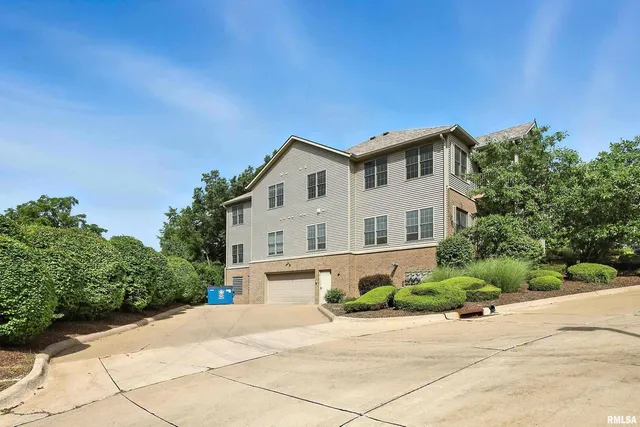 $277,000 | 1227 East Kimberly Road, Unit 5A, Bettendorf, IA 52722