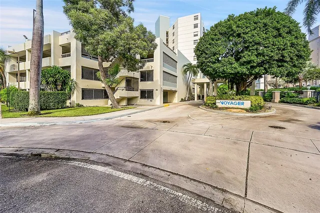 a view of a tennis court