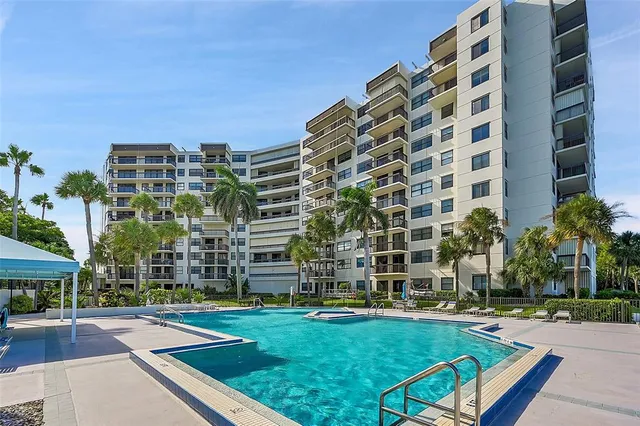 $828,788 | 2900 Northeast 14th Street Causeway, Unit 1005, Pompano Beach, FL 33062