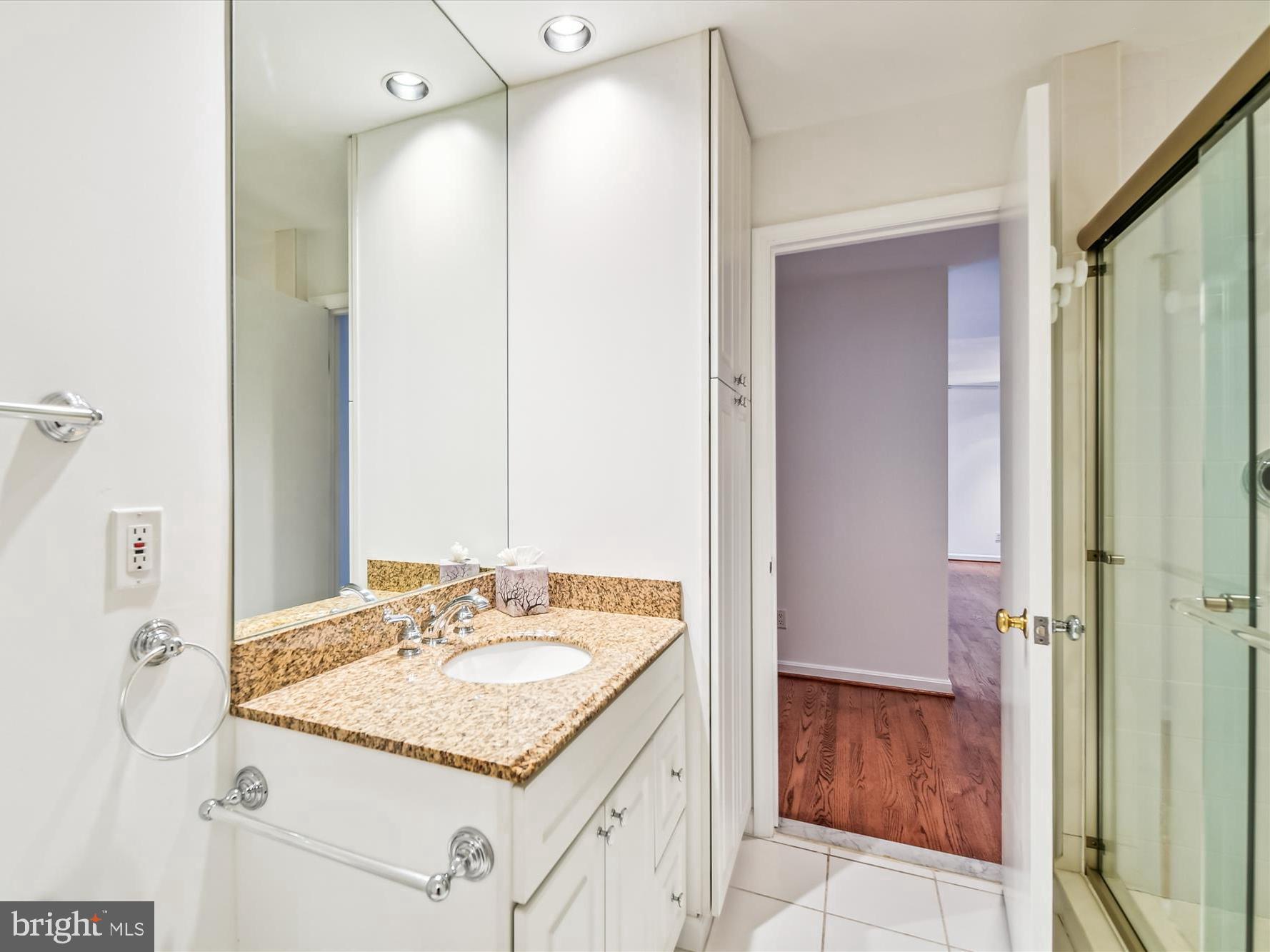 4 Spring House Road Lutherville-Timonium, MD 21093 - Photo 28 of 34 2nd floor full bathroom