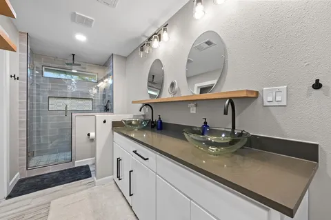 $674,000 | 2101 Airole Way, Unit B, Austin, TX 78704