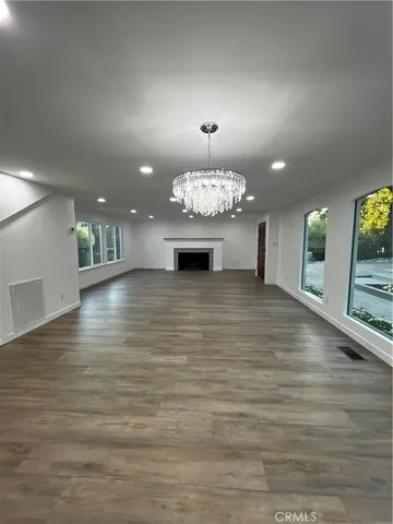 a view of entryway and a yard