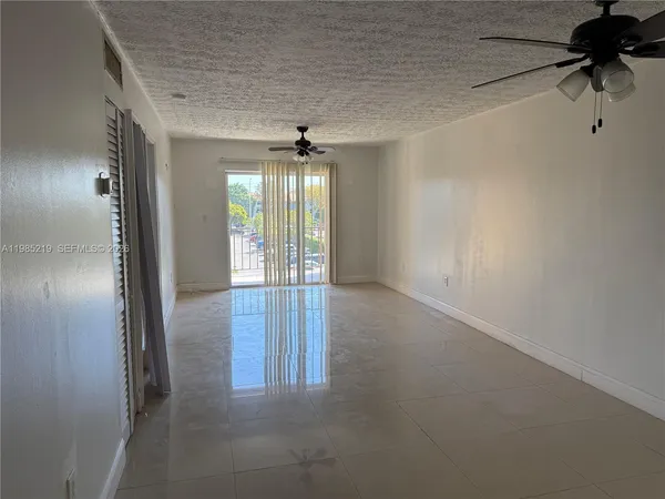 $2,000 | 6055 West 19th Avenue, Unit 311, Hialeah, FL 33012