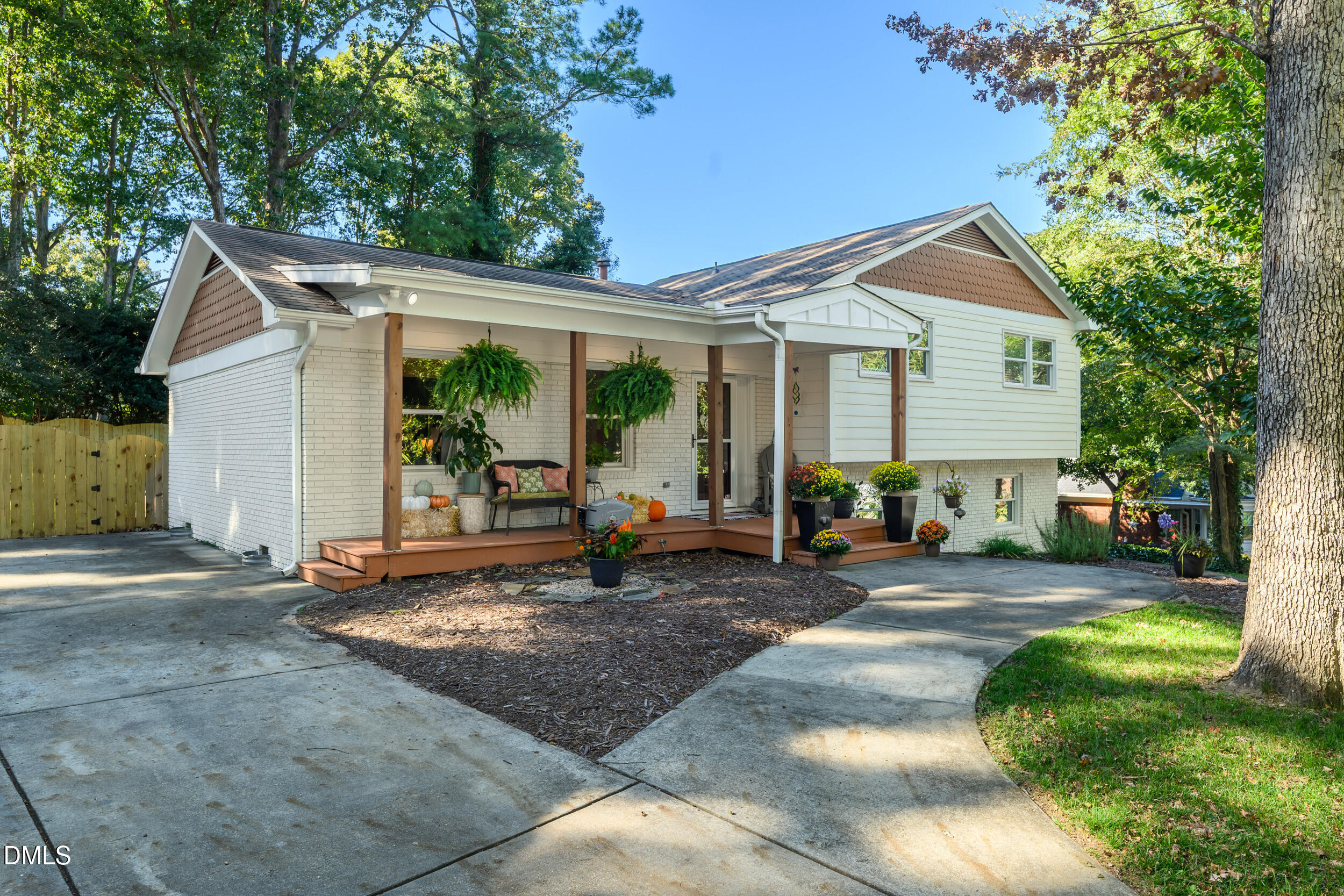 5505 Knollwood Road Raleigh, NC 27609 - Photo 5 of 41 2 -5505 knollwood rd, exterior