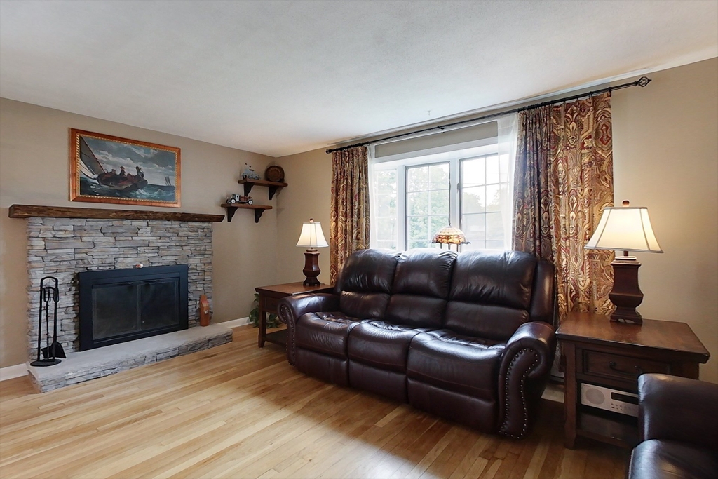 9 Oakland Road Pepperell, MA 01463 - Photo 7 of 37
