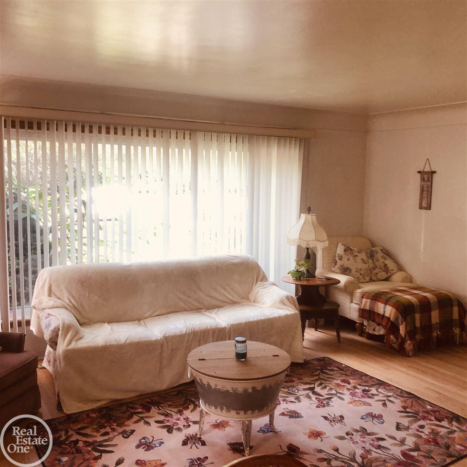 677 Vernier Road Grosse Pointe, MI 48236 - Photo 4 of 12