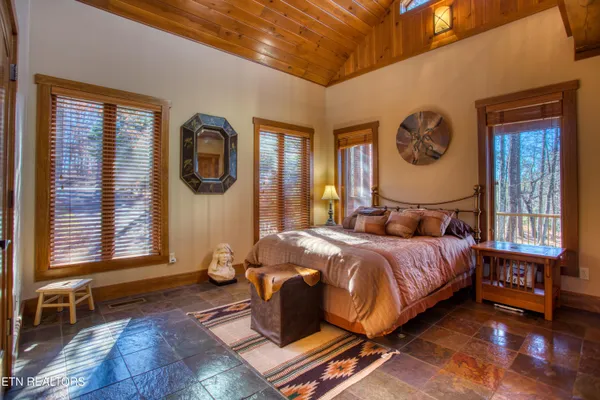 $967,000 | 1129 Grandview Way, Jamestown, TN 38556