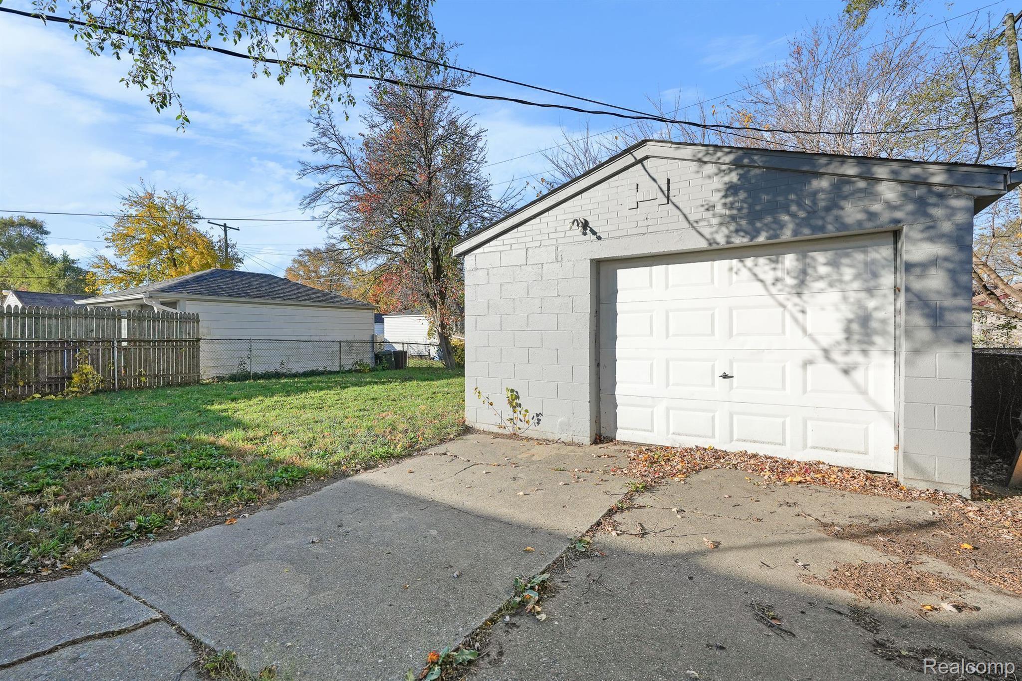25865 Hayes Road Warren, MI 48089 - Photo 19 of 22