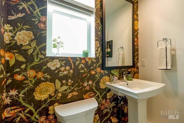 715 Rockview Road Novato, CA 94949 - Photo 6 of 36 Beautiful half bath