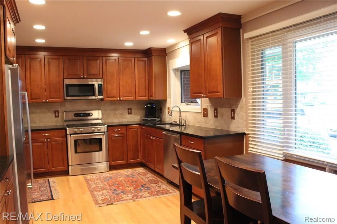 32332 Baintree Road Farmington, MI 48334 - Photo 9 of 35 IMG_1997.JPG