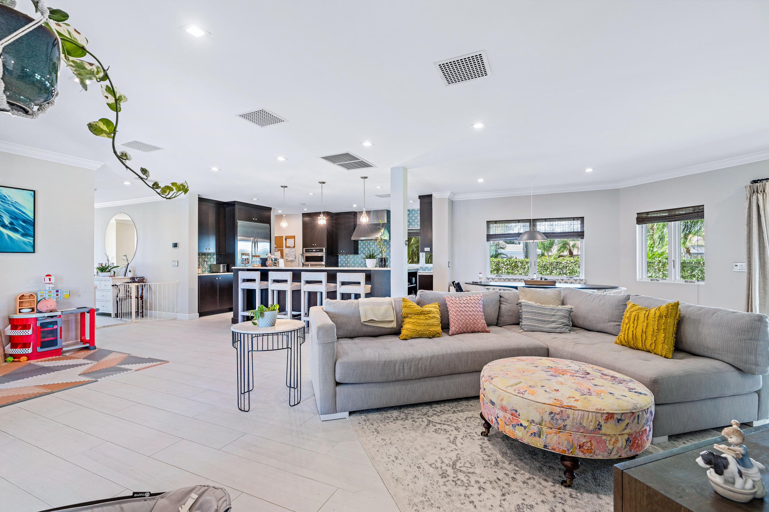 3 Sheldrake Circle Palm Beach Gardens, FL 33418 - Photo 26 of 48 a living room with furniture and kitchen view