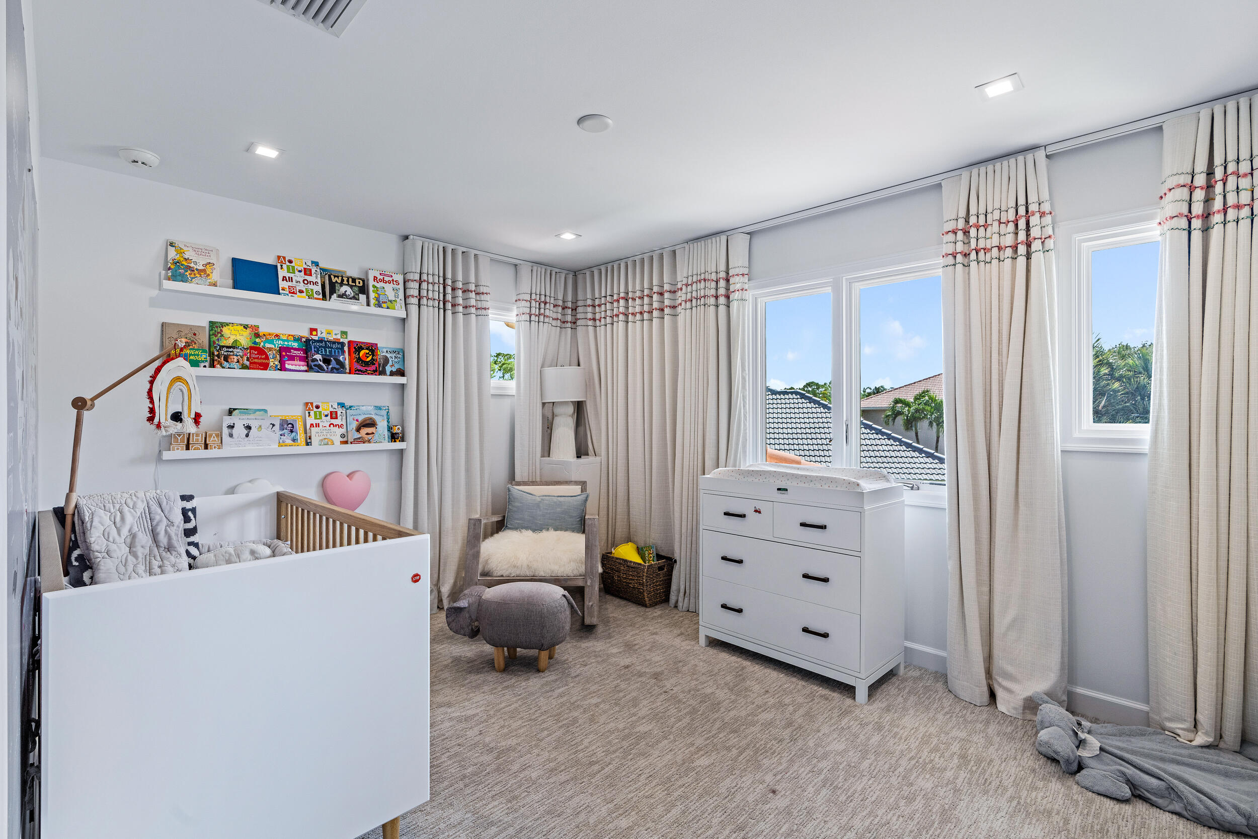 3 Sheldrake Circle Palm Beach Gardens, FL 33418 - Photo 37 of 48 a garage with furniture a washer and dryer