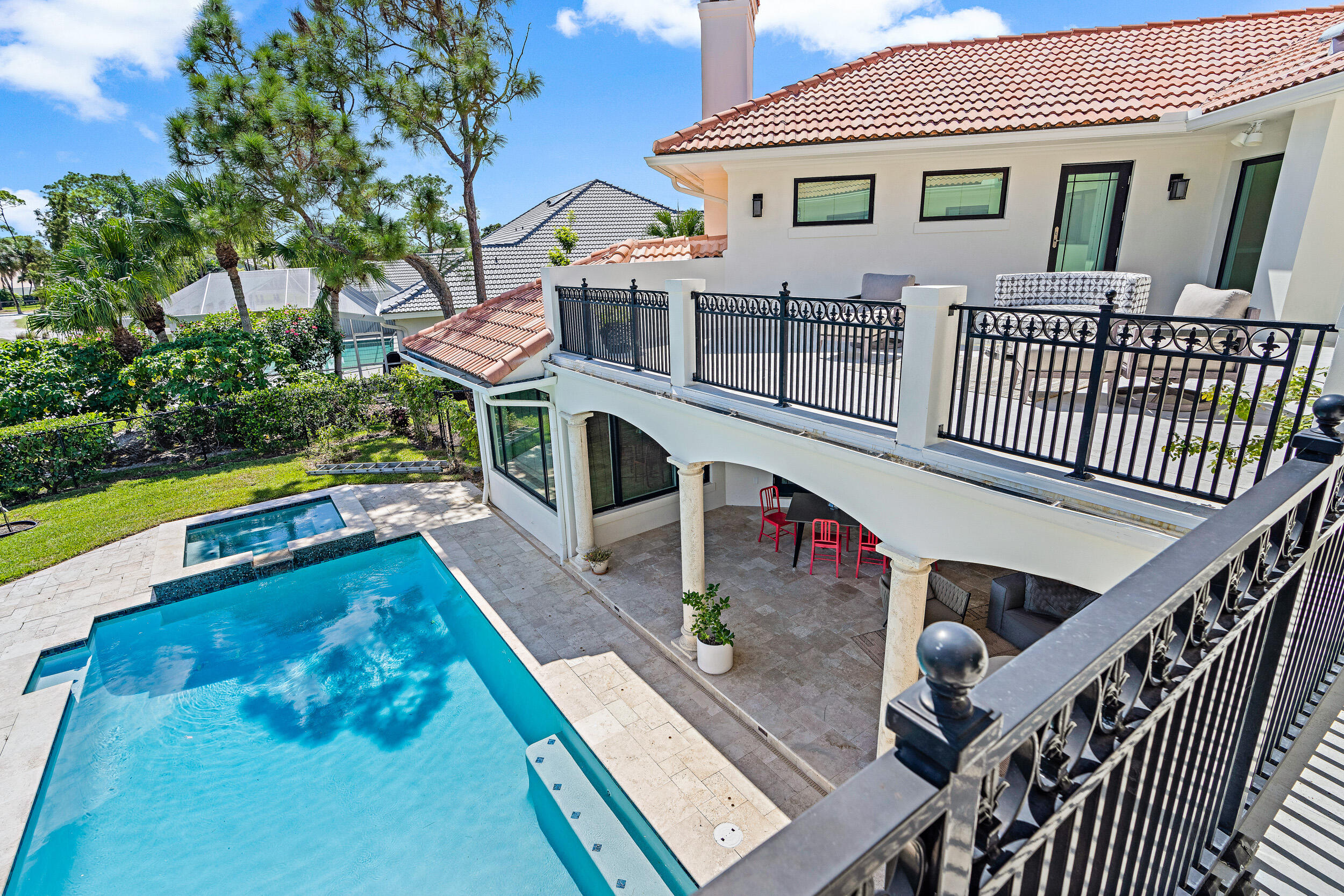 3 Sheldrake Circle Palm Beach Gardens, FL 33418 - Photo 4 of 48 a balcony with table and chairs