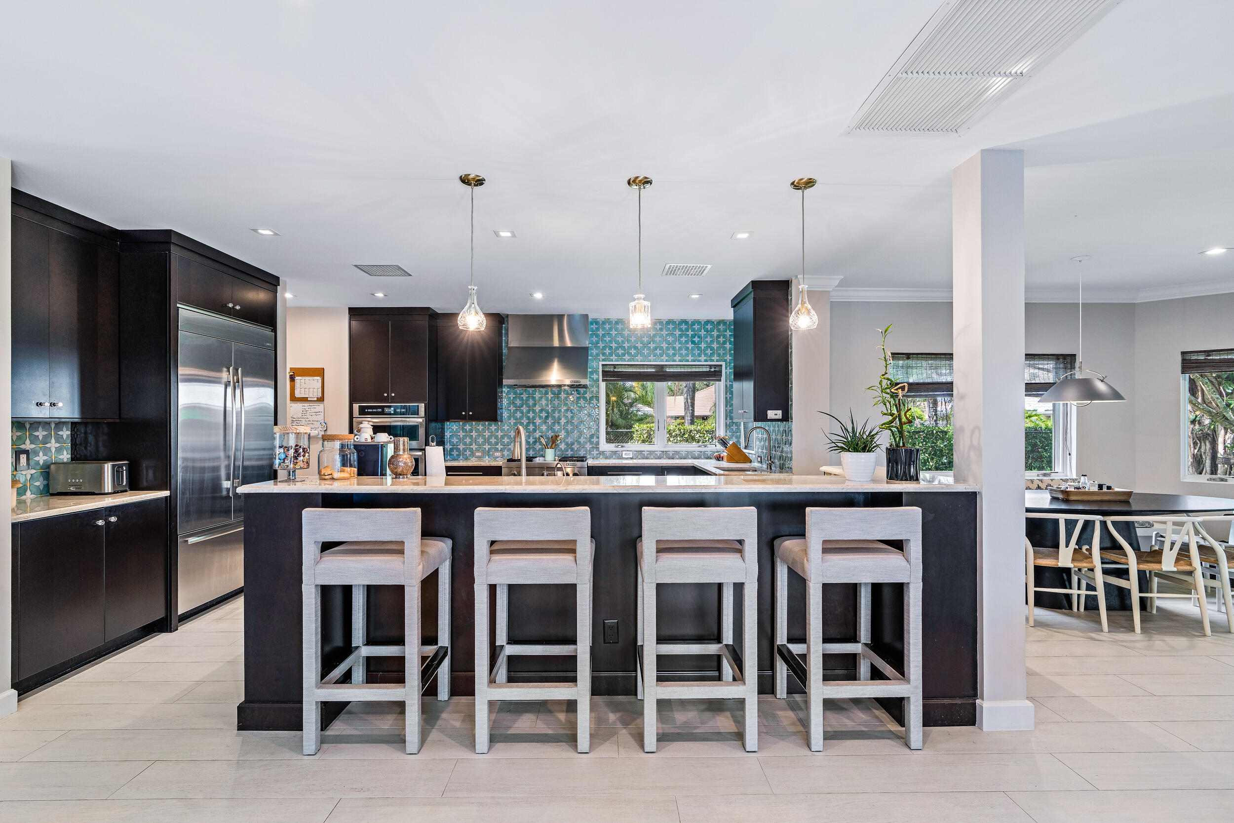 3 Sheldrake Circle Palm Beach Gardens, FL 33418 - Photo 6 of 48 a kitchen with appliances and chairs
