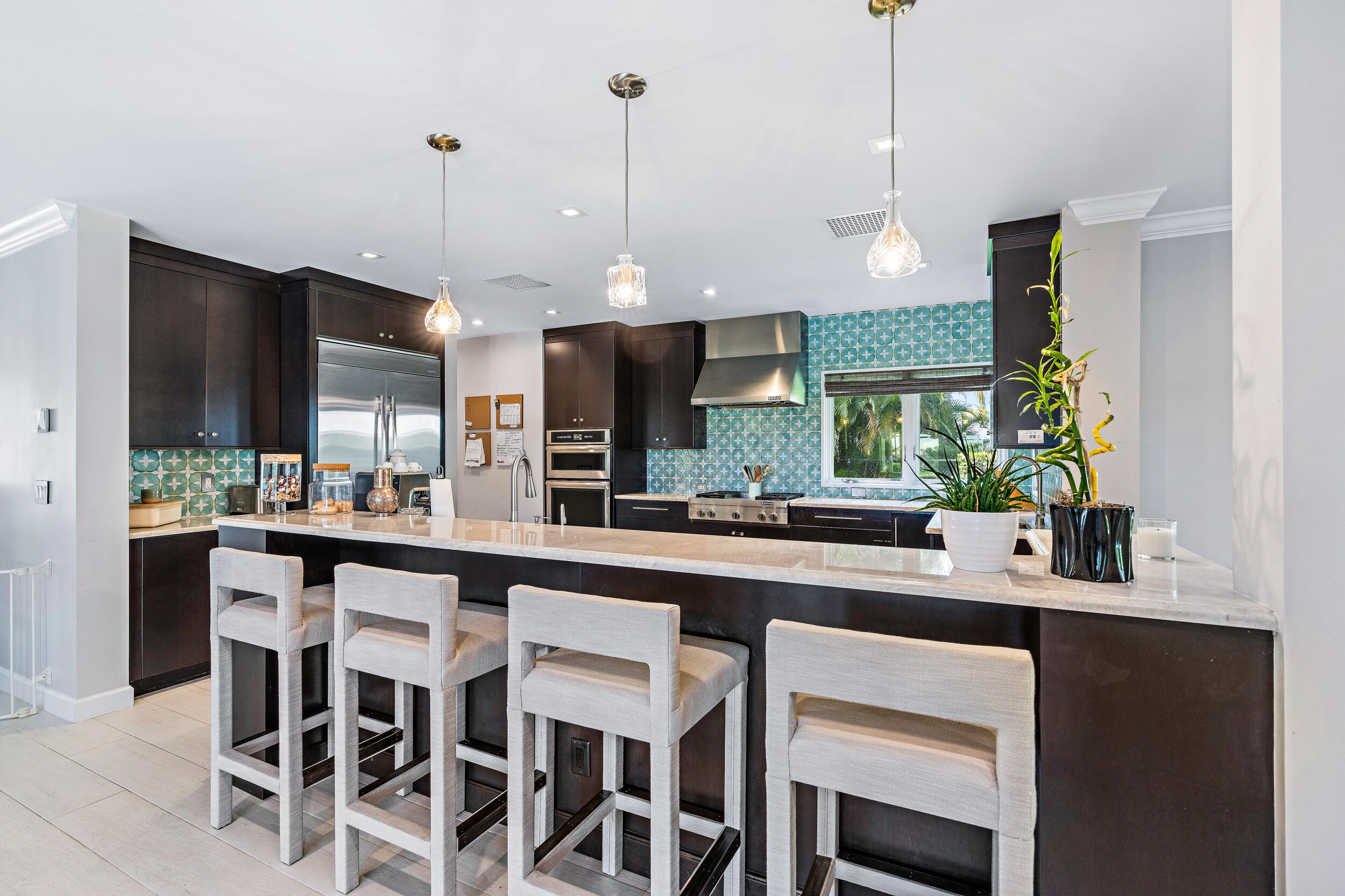 3 Sheldrake Circle Palm Beach Gardens, FL 33418 - Photo 7 of 48 a large kitchen with a table and chairs