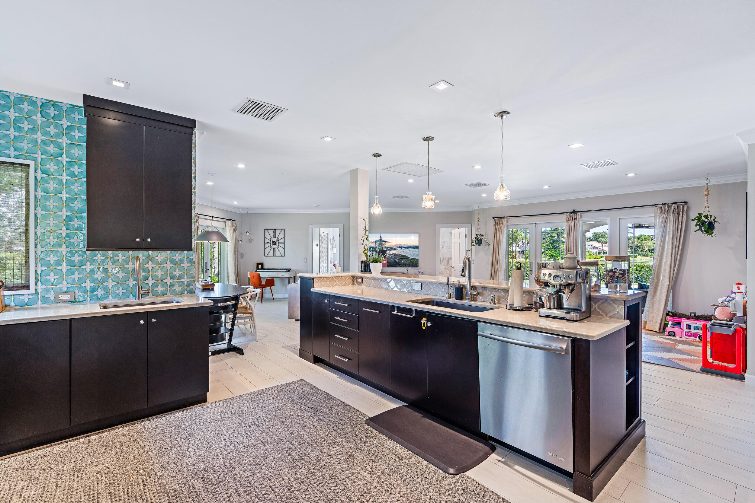 3 Sheldrake Circle Palm Beach Gardens, FL 33418 - Photo 9 of 48 a kitchen with lots of counter top space