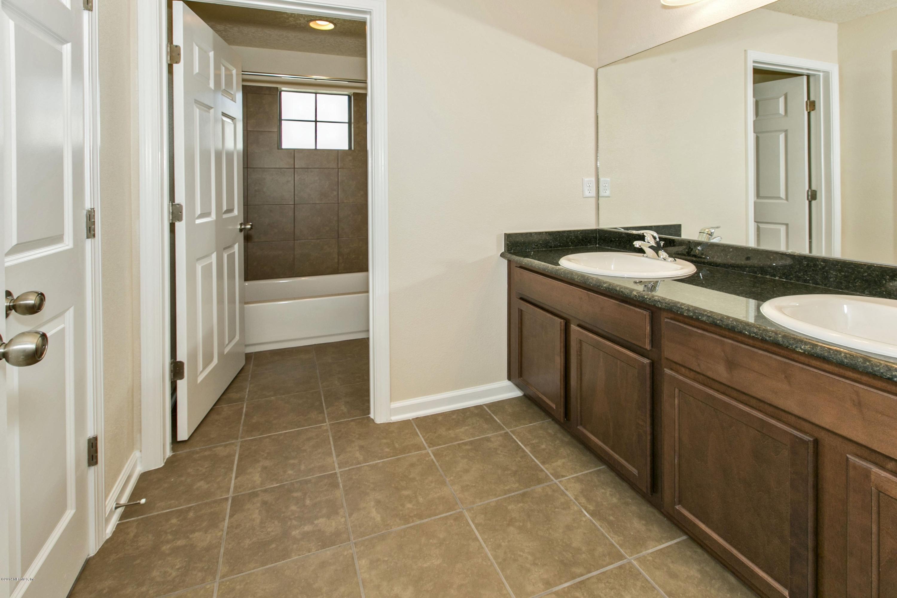 716 Reflection Cove Road East, Unit 4004 Jacksonville, FL 32218 - Photo 14 of 28 Bathroom 2