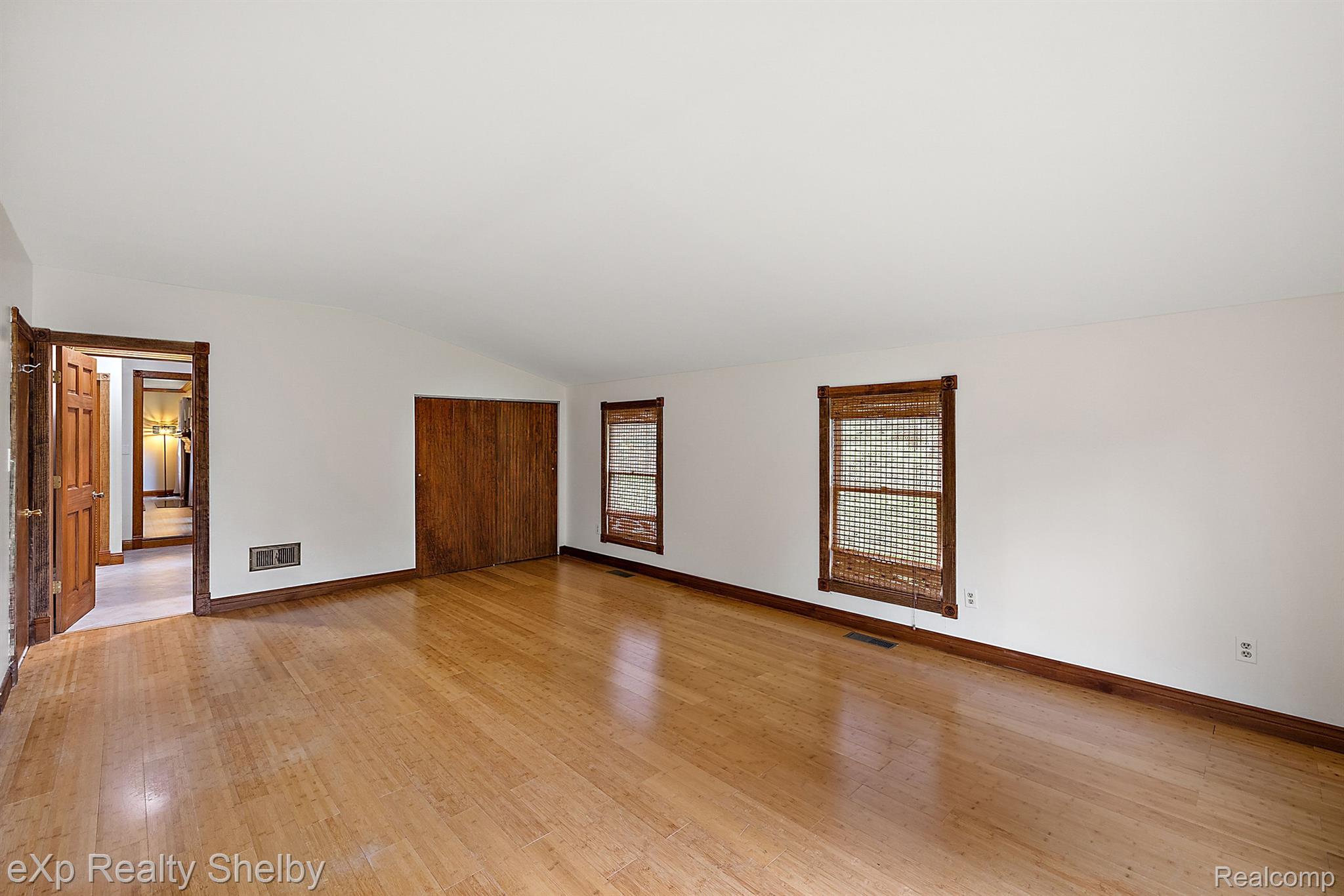 8446 Allen Road Clarkston, MI 48348 - Photo 24 of 38